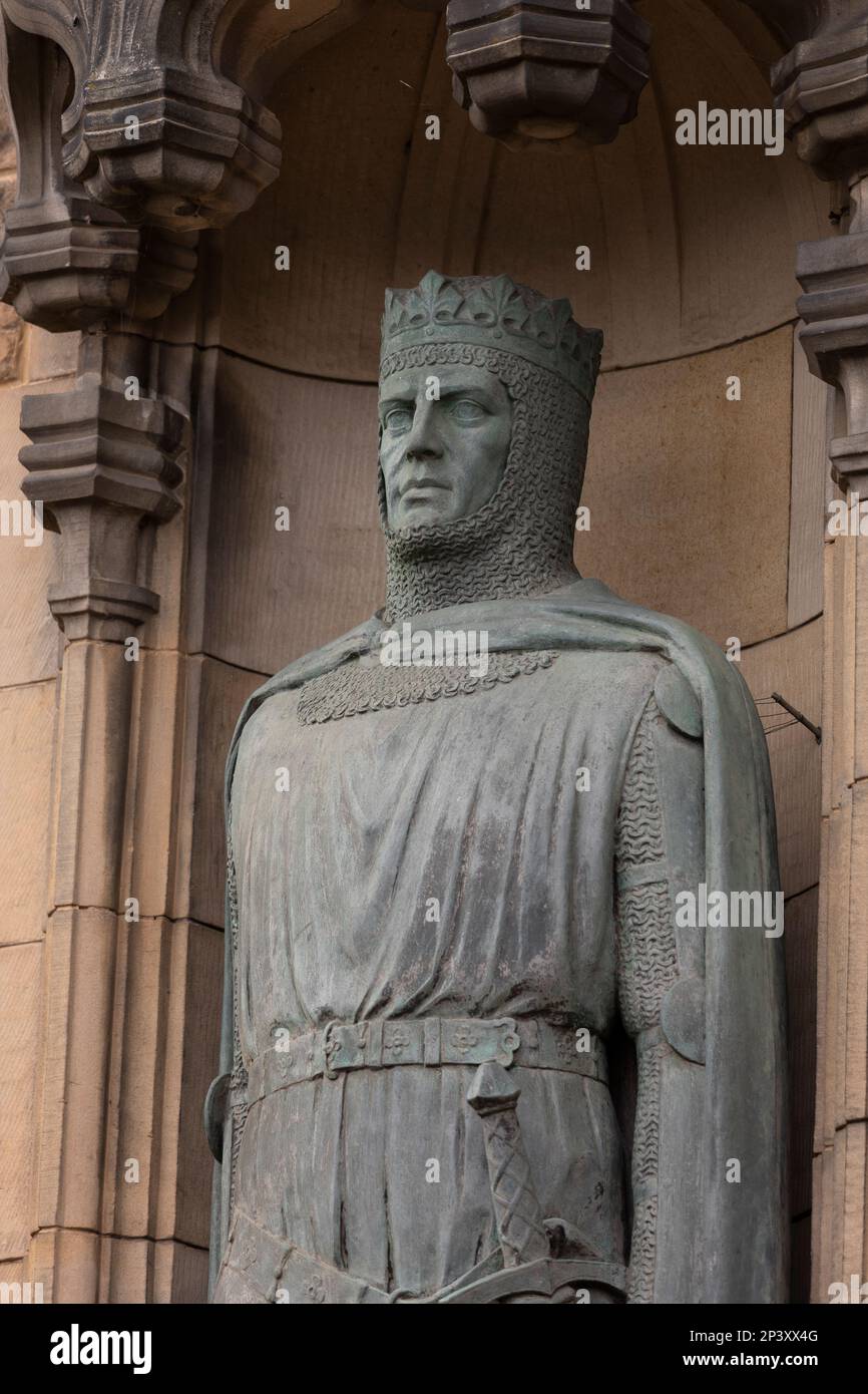 ÉDIMBOURG, ÉCOSSE, EUROPE - Statue de Robert the Bruce, roi des Écossais, à l'entrée du château d'Édimbourg. Sculpteur Thomas Clapperton. Banque D'Images