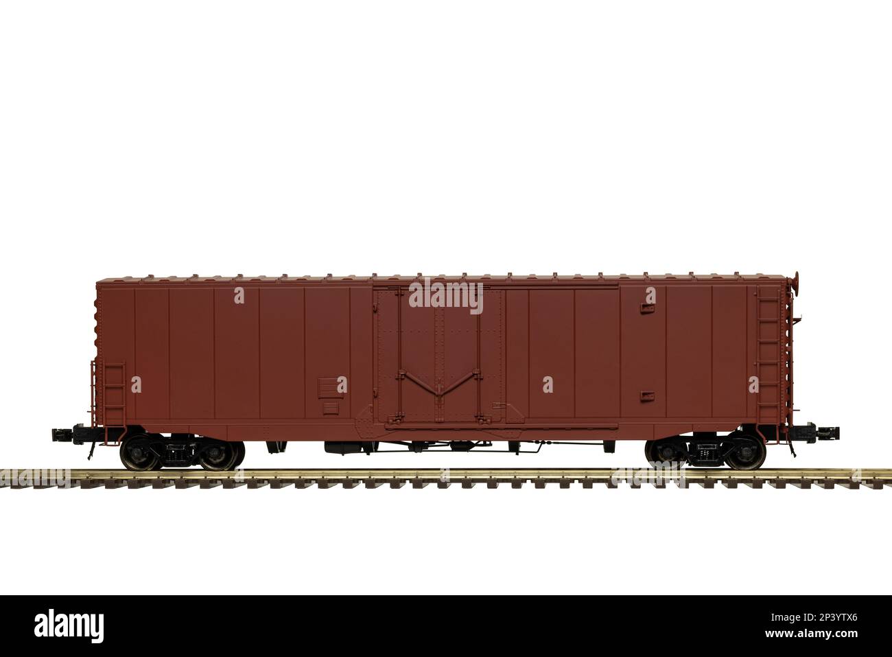 Un wagon brun sur la voie ferrée. Banque D'Images