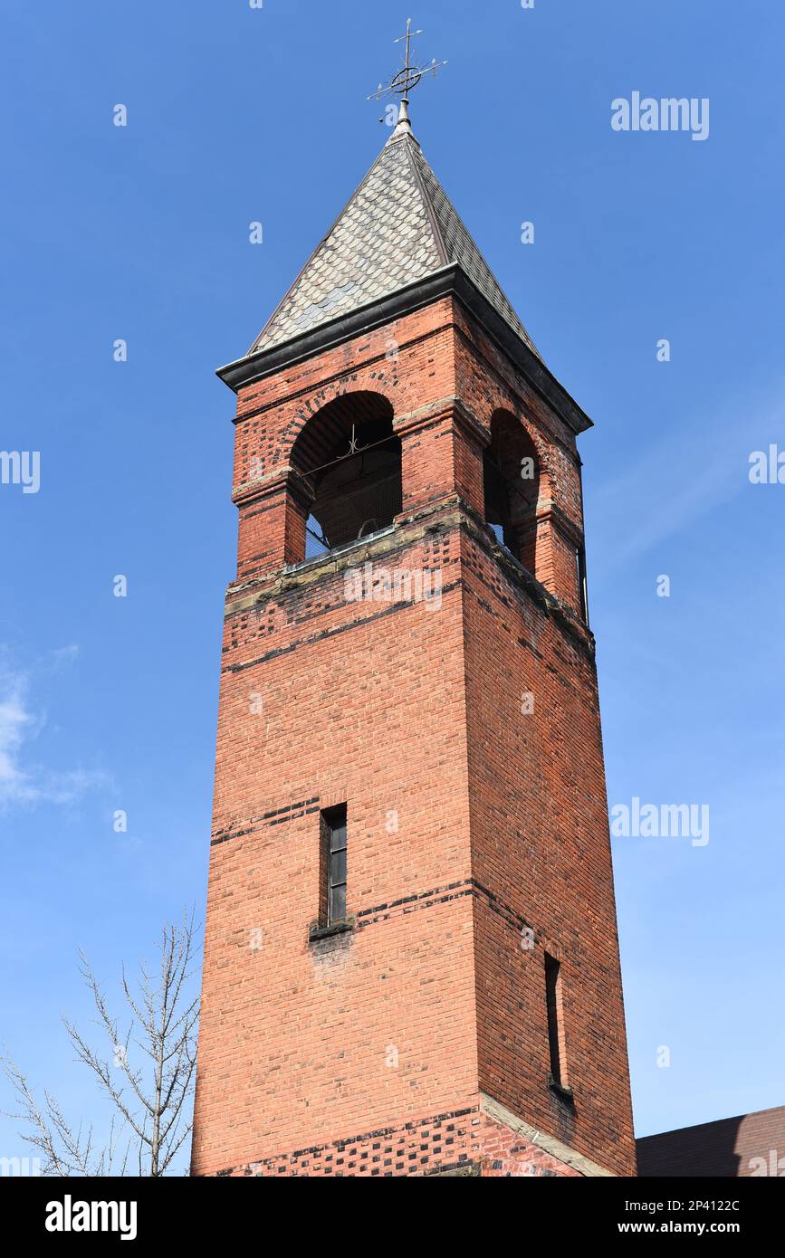 ITHACA, NEW YORK - 26 FÉVRIER 2023 : clocher de la rue Eglise orthodoxe grecque Catherine dans le centre-ville d'Ithaca. Banque D'Images