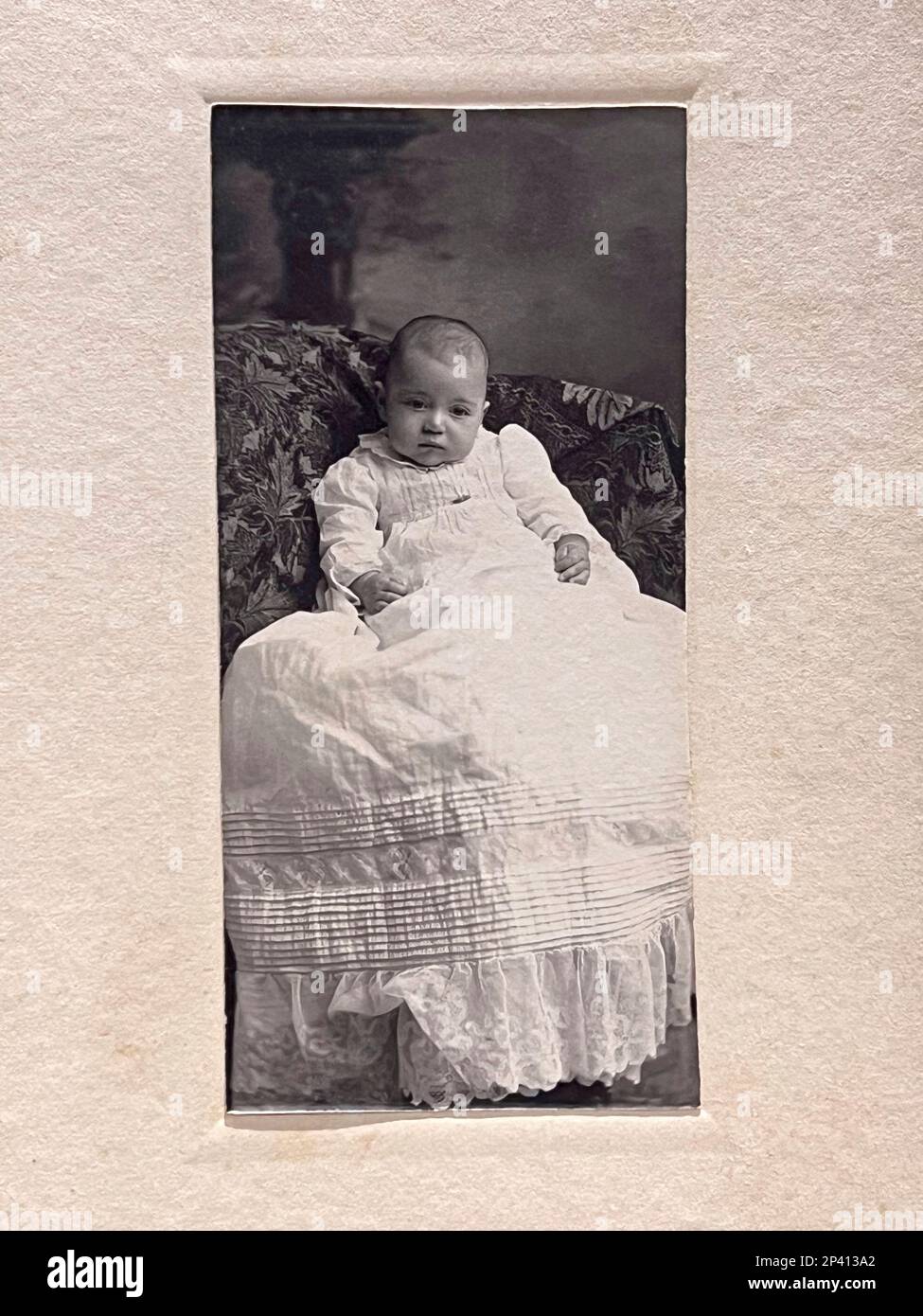 19 ème siècle, portrait photographique en noir et blanc d'un bébé Banque D'Images
