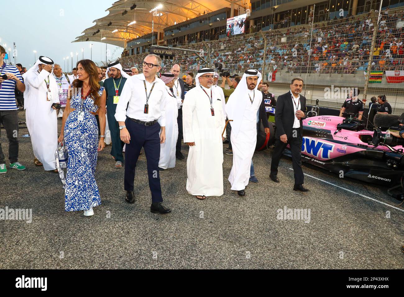 Stefano Domenicali (ITA) - CEO Formula One Group Mohammed Bin Sulayem (EAU) - FIA Président et invités sur GRID avant la course de LA FORMULE 1 GULF AIR BAHREÏN GRAND PRIX 2023, SAKHIR, BAHREÏN, MARS 05 2023 Banque D'Images