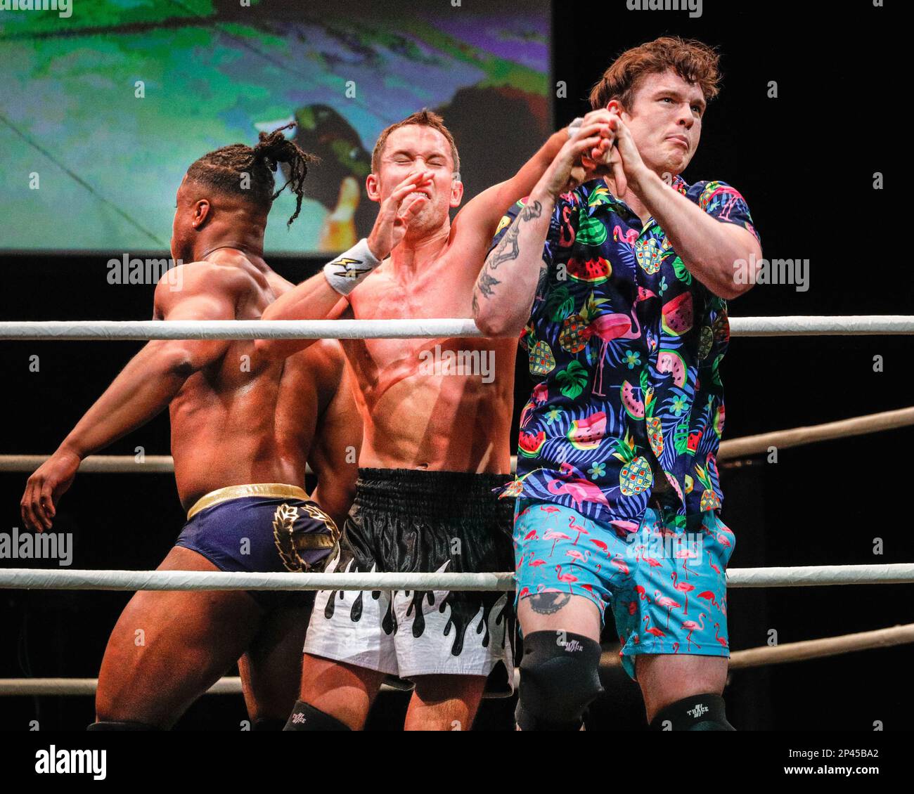 Londres, Royaume-Uni, 05th mars 2023. Ed Gamble prend un pro. « The Wrestling » de « Max and Ivan » voit des comédiens bien connus se transformer en lutteurs avec de vrais pros. Juste pour rire Londres, dans son année inaugurale, se déroule sur les lieux du O2 du 2 au 5 mars 2023. Les comédiens et les pros participant au ring sont : Rachel Parris, Jazz EMU, Flo & Joan, Nick Helm, Suzi Ruffell, Aisling Bea, Iain Stirling, Nish Kumar, Matthew Crosby, Olga Koch, Rosie Jones, Greg Davies, Rishi Ghosh, Mark Silcox, Ray Badran, Frères et sœurs, Nina Samuels, Sarah Keyworth, Rachel WD, Ruby Clyde, Ed Gamble, Levi Muir, Max Olesker, Ivan Gonzal Banque D'Images