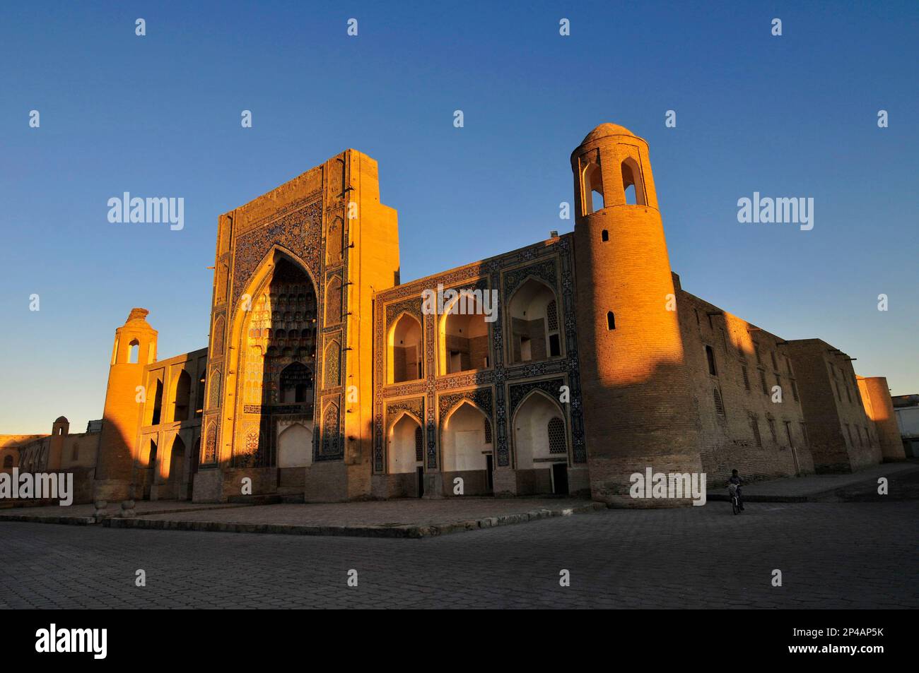 Abdulaziz Khan Madrassah dans la vieille ville de Boukhara, Ouzbékistan. Banque D'Images