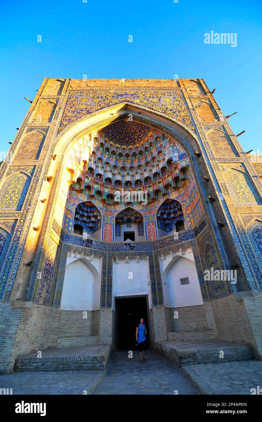 Abdulaziz Khan Madrassah dans la vieille ville de Boukhara, Ouzbékistan. Banque D'Images
