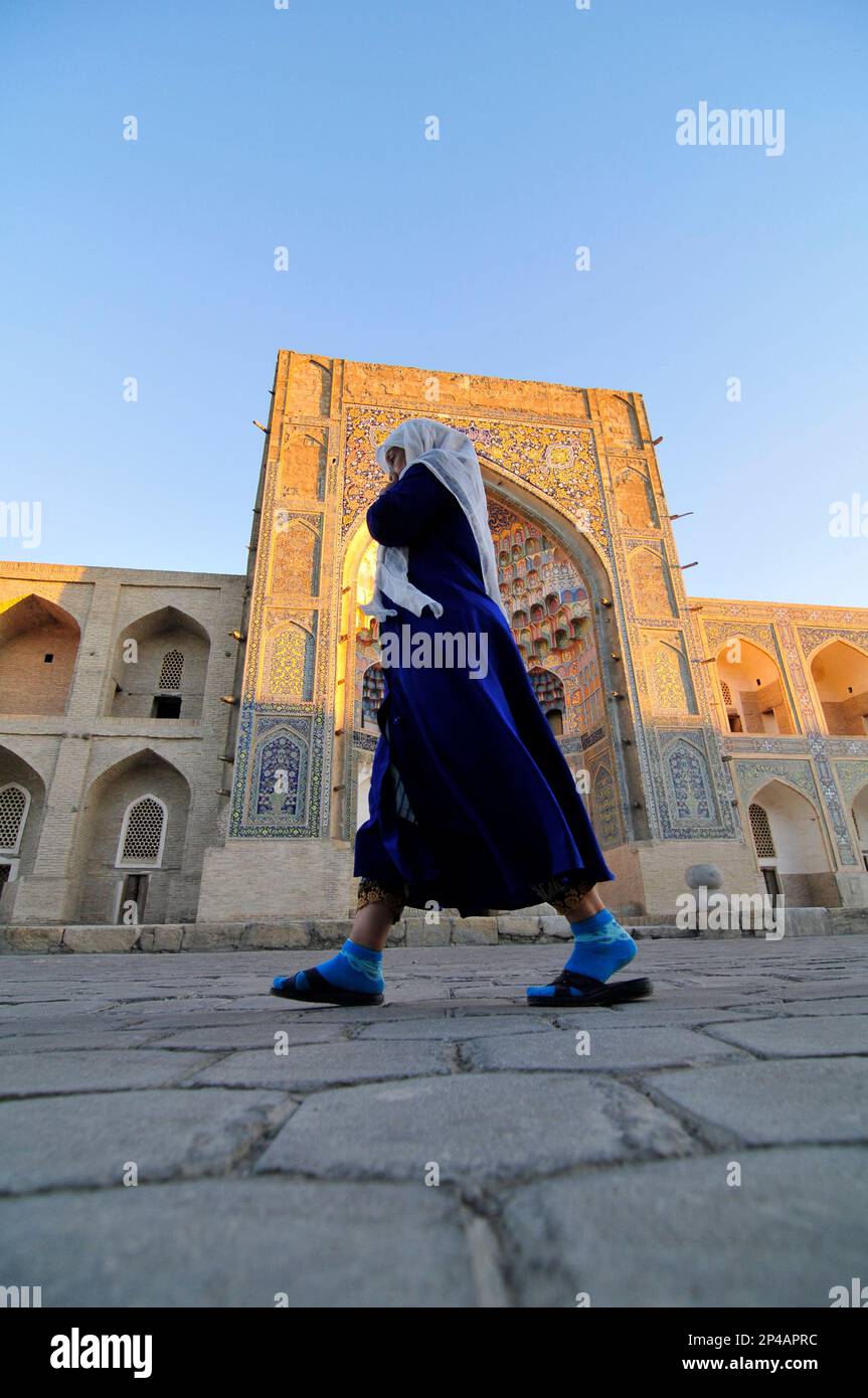 Abdulaziz Khan Madrassah dans la vieille ville de Boukhara, Ouzbékistan. Banque D'Images