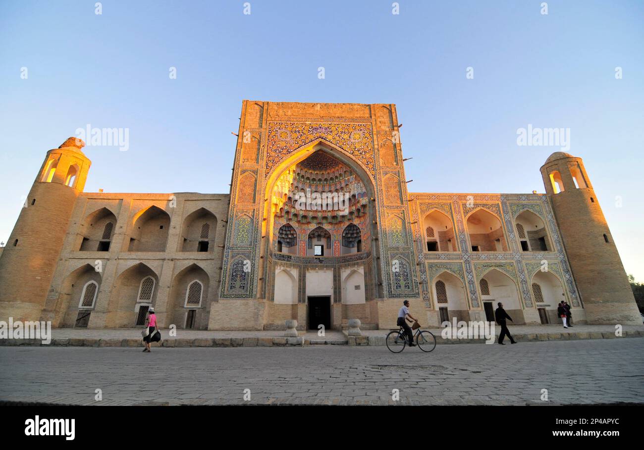 Abdulaziz Khan Madrassah dans la vieille ville de Boukhara, Ouzbékistan. Banque D'Images