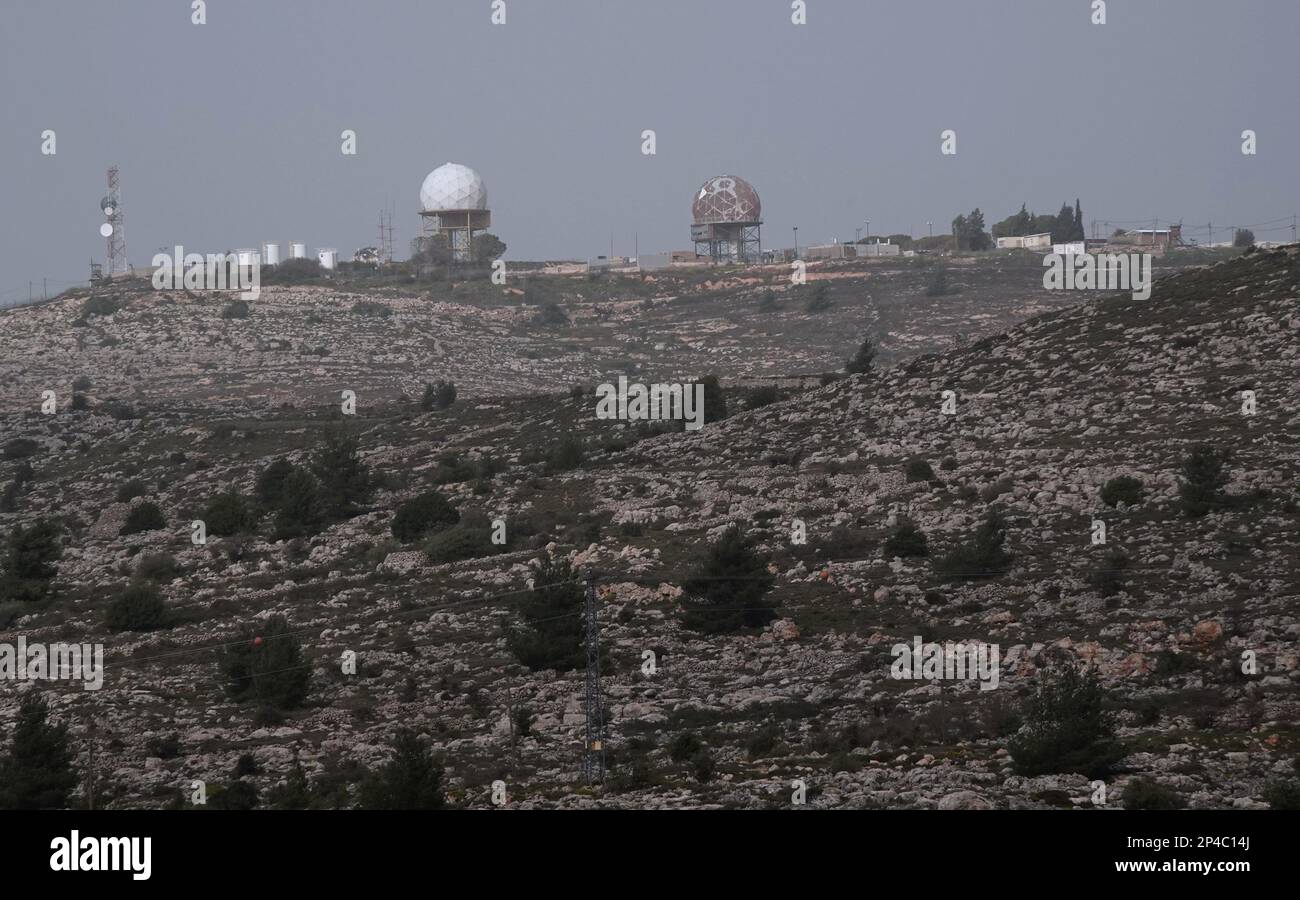 Vue de Baal-hazor situé sur un pic dans l'une des plus hautes montagnes de la Cisjordanie et sert apparemment comme un dispositif de renseignement de signaux SIGINT de l'armée israélienne, Israël Banque D'Images