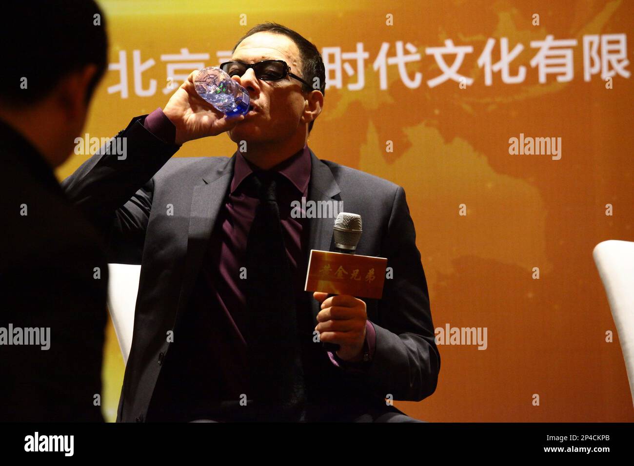 Actor Jean-Claude Van Damme attends "Pound of Flesh" press conference during the 17th Shanghai International Film Festival in Shanghai,China on Friday June 20,2014. (TopPhoto via AP Images) Banque D'Images