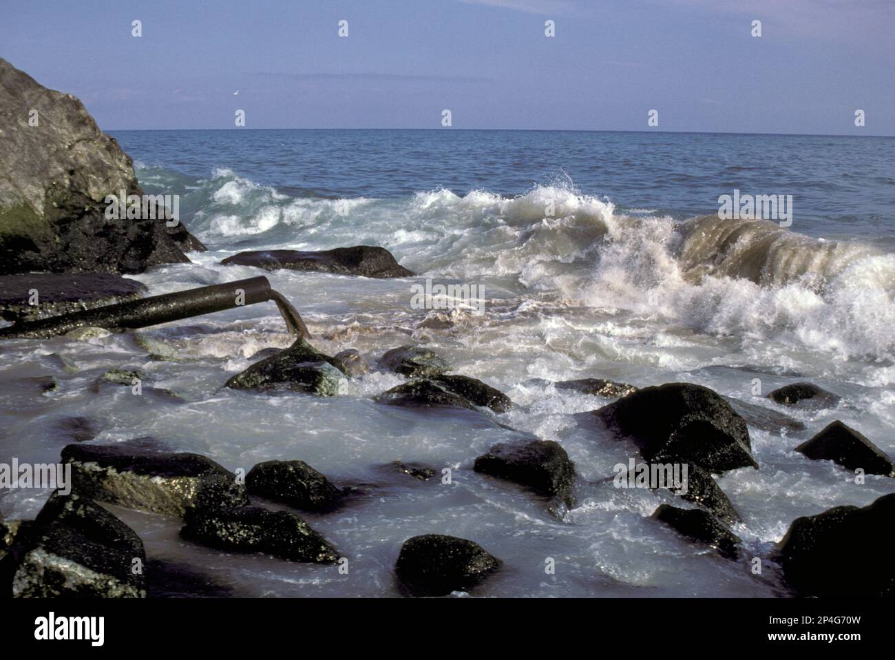 Rejet d'eaux usées dans la mer, Méditerranée, Espagne Banque D'Images