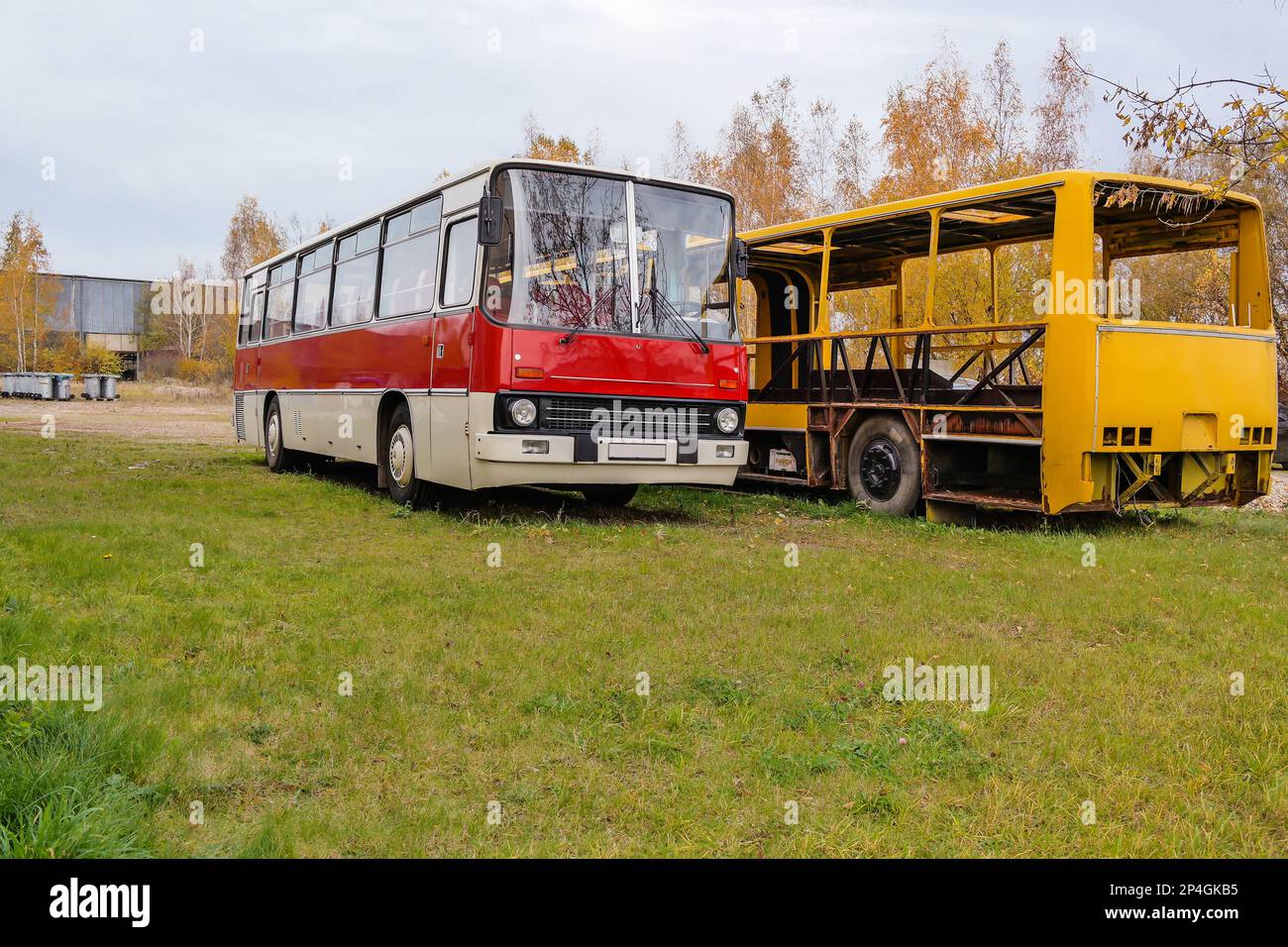 Vieux bus d'époque de l'ancien est Banque D'Images