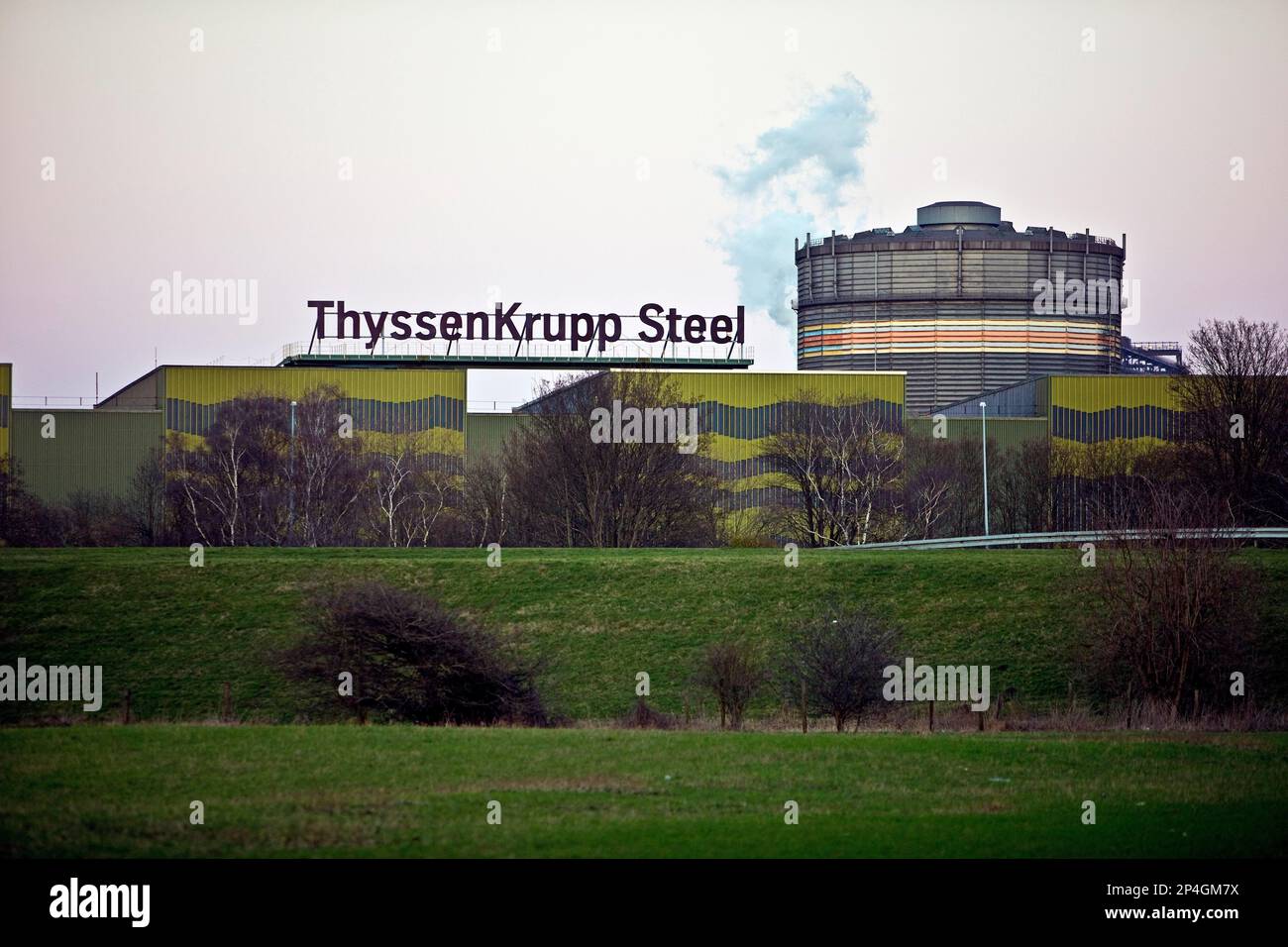 Ligne de découpe à bande chaude WSA de ThyssenKrupp Steel à Beeckerwerth, Duisburg, région de la Ruhr, Rhénanie-du-Nord-Westphalie, Allemagne Banque D'Images