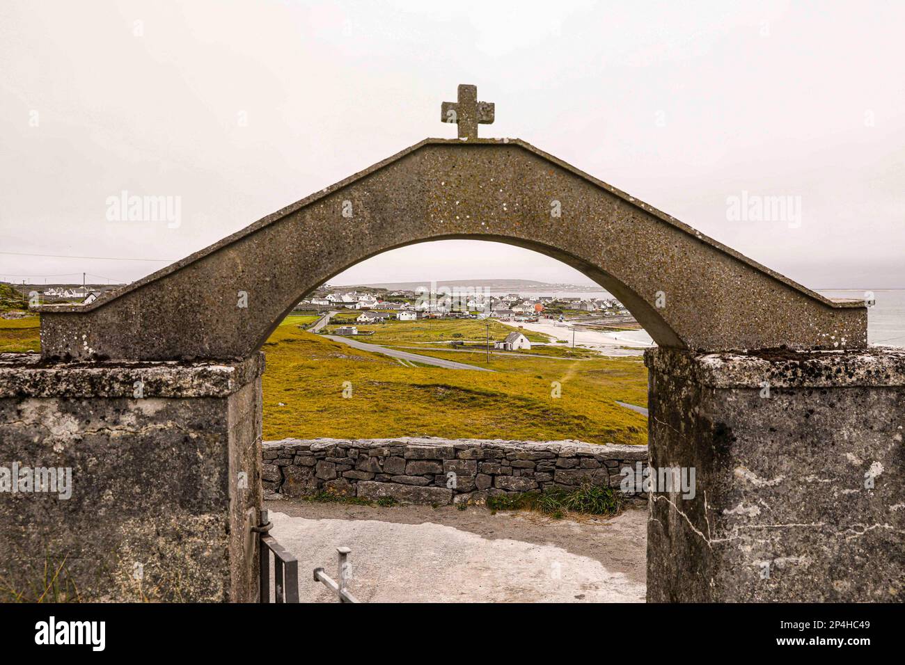 Croix de cimetière sur l'île en Irlande Banque D'Images