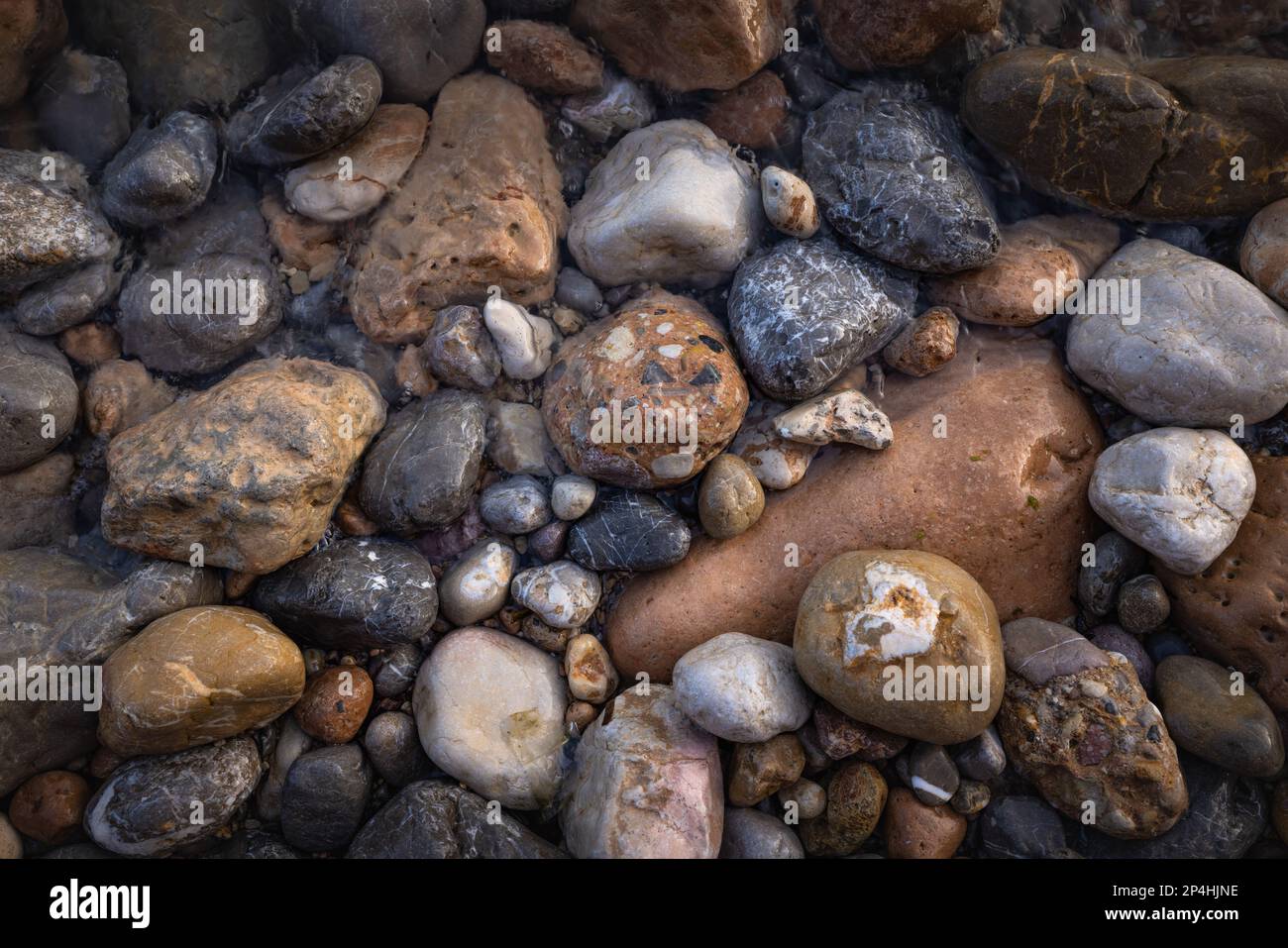 Formes rocheuses sur la plage. Banque D'Images