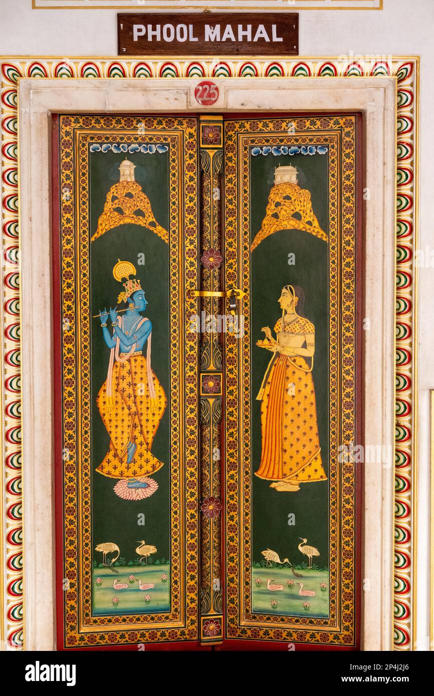 Inde, Rajasthan, Bikaner, fort Junagarh, Phool Mahal, Krishna et Radha Rani ont peint la porte Banque D'Images