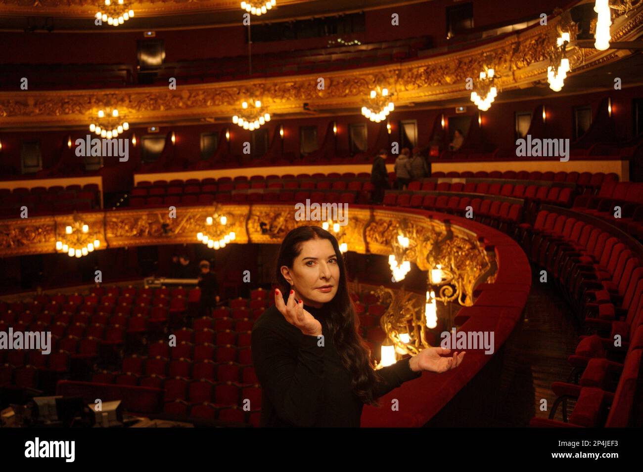 Artist Marina Abramovic poses at the presentation of the performance '7 deaths of Maria Callas' at the Gran Teatre del Liceu, March 6, 2023, in Barcelona, Catalonia (Spain). Serbian artist Marina Abramovic has presented her new show '7 deaths of Maria Callas' which runs for only 3 days, until March 11. The work tells the story of the death of Maria Callas and the stage is composed of seven international sopranos directed by maestro Antonio Mendez. 06 MARCH 2023;BARCELONA;CATALONIA;CATALUNYA Alberto Paredes / Europa Press 03/06/2023 (Europa Press via AP) Banque D'Images