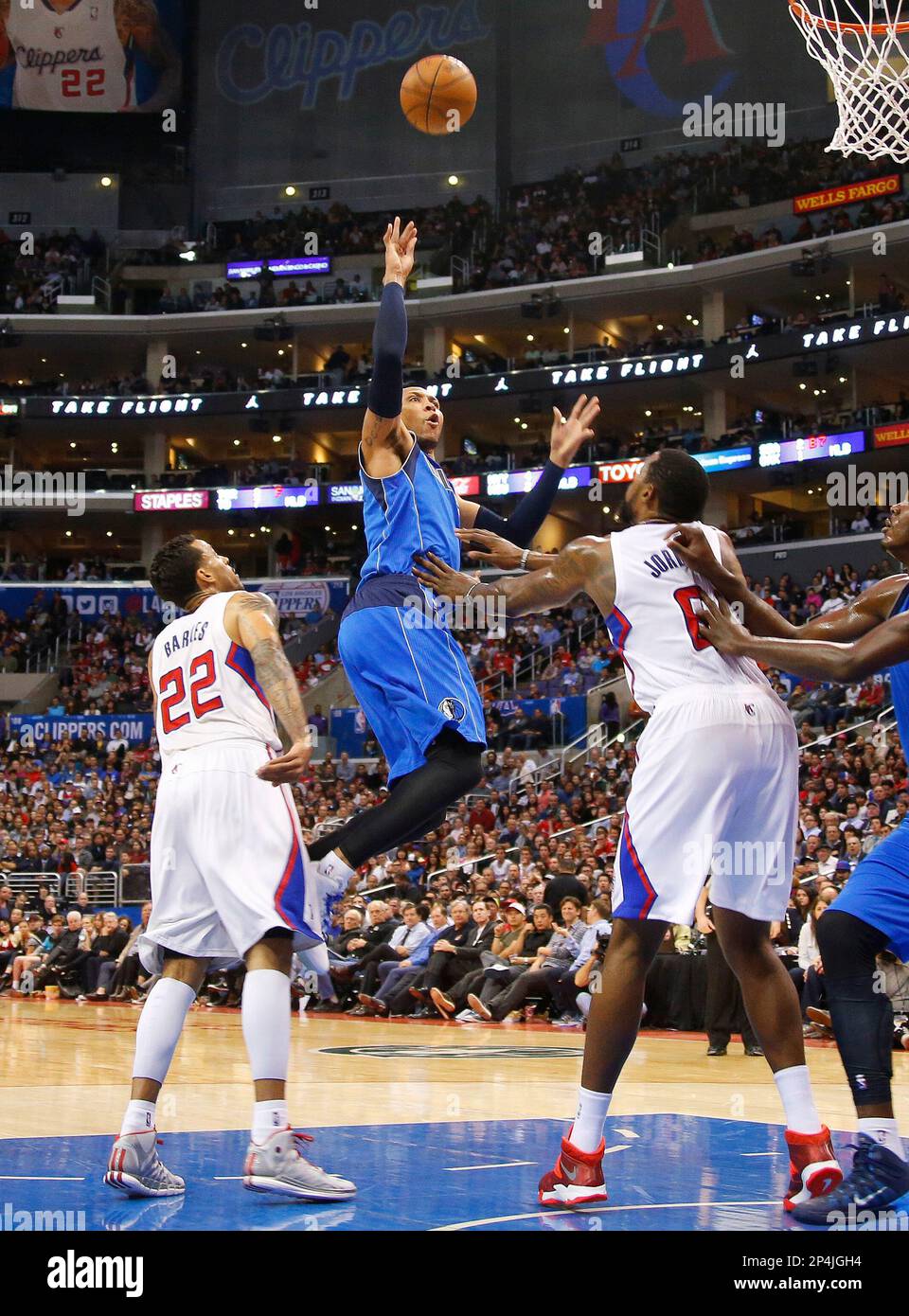Dallas Mavericks forward Shawn Marion (0) scores on a layup against the Los Angeles Clippers during an NBA game on April 3, 2014 at the Staples Center in Los Angeles, California. The Mavericks defeated the Clippers 113-107. (AP Photo/Kevin Terrell) Banque D'Images