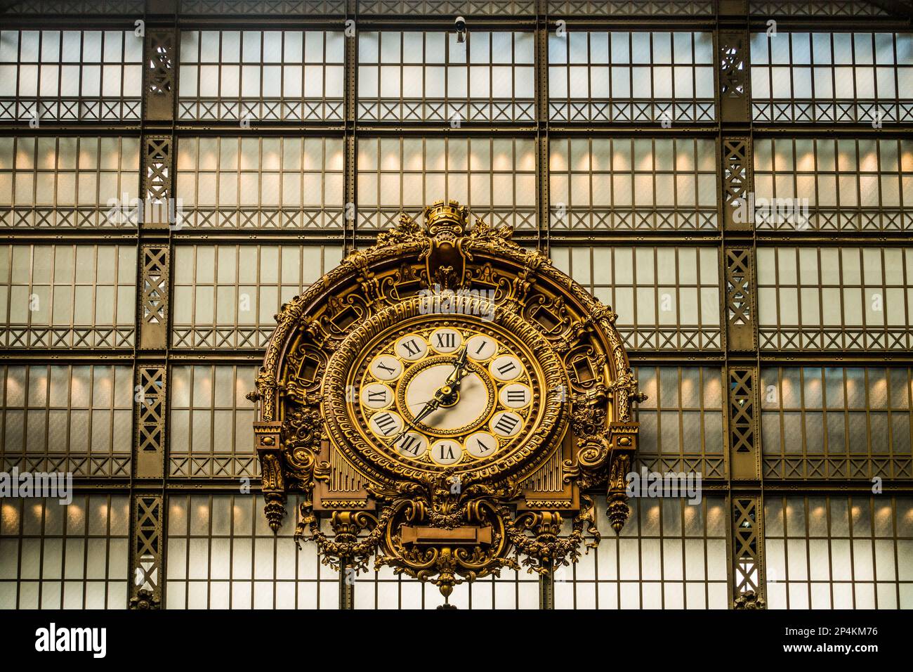 Horloge et fenêtre, Musée d'Orsay, Paris, France Banque D'Images
