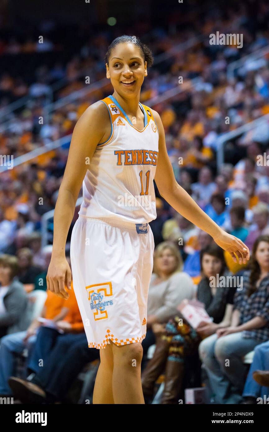 Feb. 20, 2014 - Knoxville, TN, USA - February 20, 2014:Cierra Burdick #11 of the Tennessee Lady Volunteers is all smiles during the NCAA basketball game between the University of Tennessee Lady Vols and the Auburn Tigers at Thompson-Boling Arena in Knoxville, TN (Cal Sport Media via AP Images) Banque D'Images