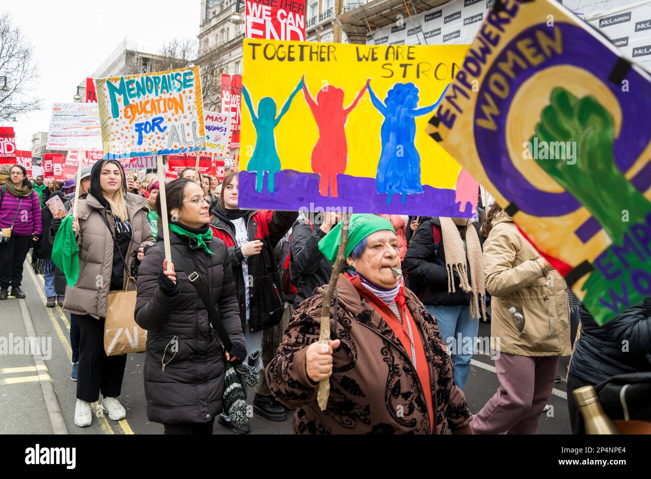 Empowering Women, « Million Women Rise » Annual march Against violence Against Women, Londres, Royaume-Uni 04/03/2023 Banque D'Images