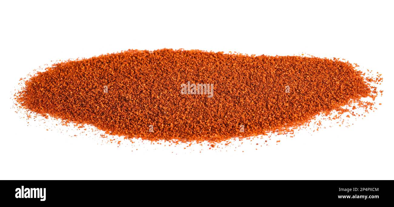 Pieu de poudre de piments rouges isolé sur le dos blanc Banque D'Images