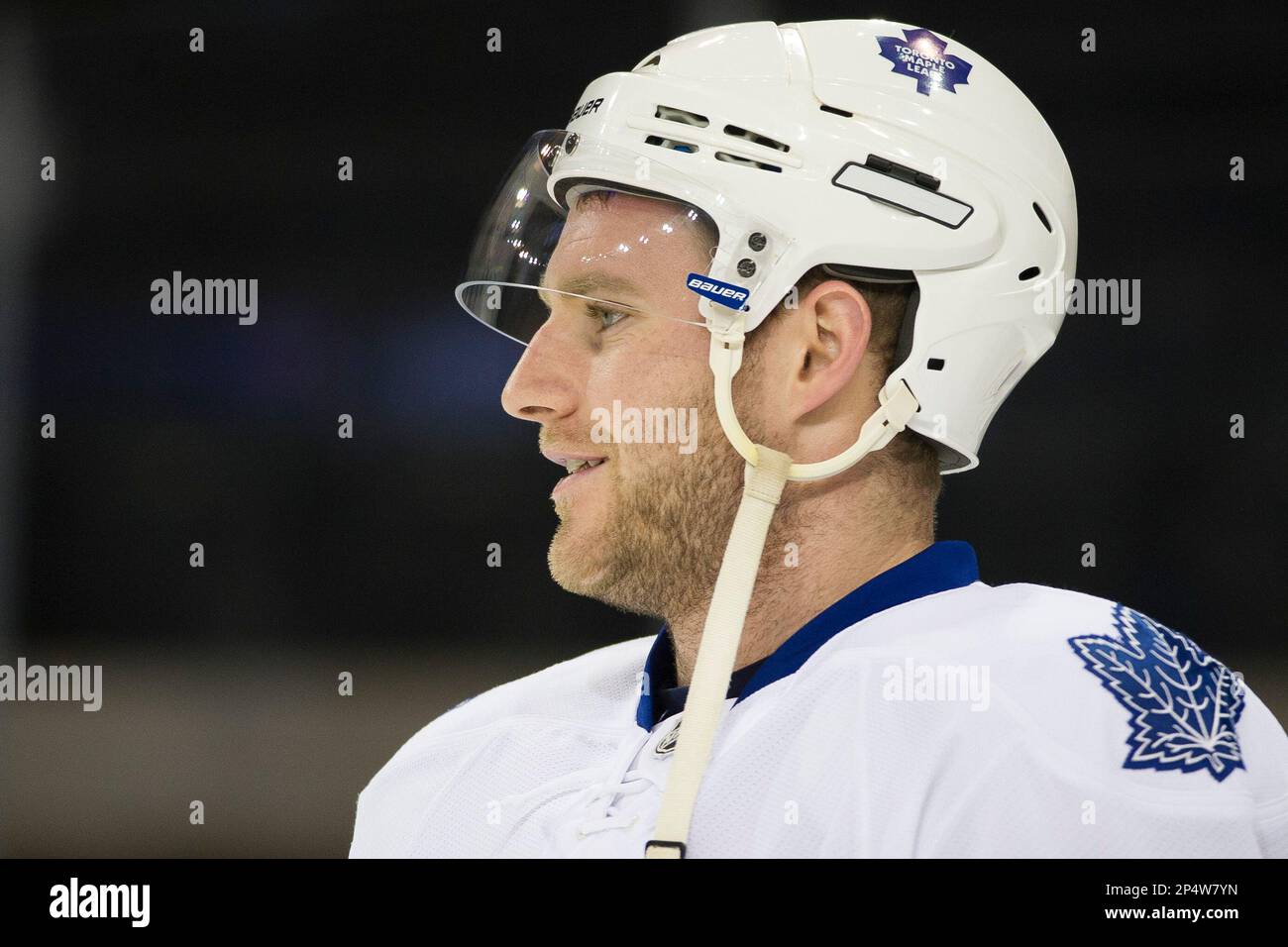 Dec. 23, 2013 - Manhattan, New York, U.S - December 23, 2013: Toronto Maple Leafs defenseman Cody Franson (4) looks on during the game between The New York Rangers and The Toronto Maple Leafs at Madison Square Garden in Manhattan, New York . (Cal Sport Media via AP Images) Banque D'Images