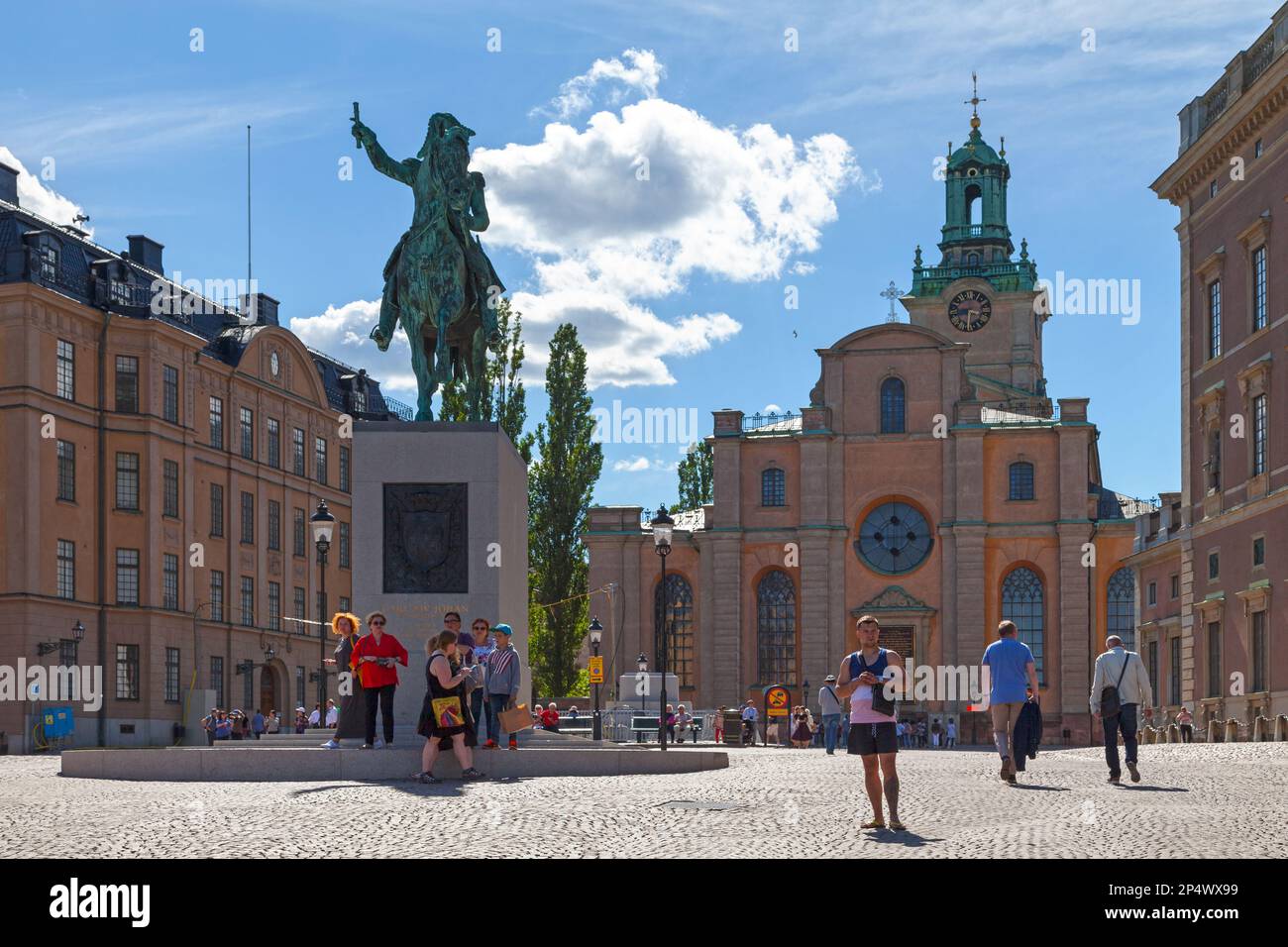 Stockholm, Suède - 24 juin 2019 : statue de Charles XIV Jean sur Karl Johans Torg (suédois : place de Charles Jean), place publique entre l'ancien et Banque D'Images