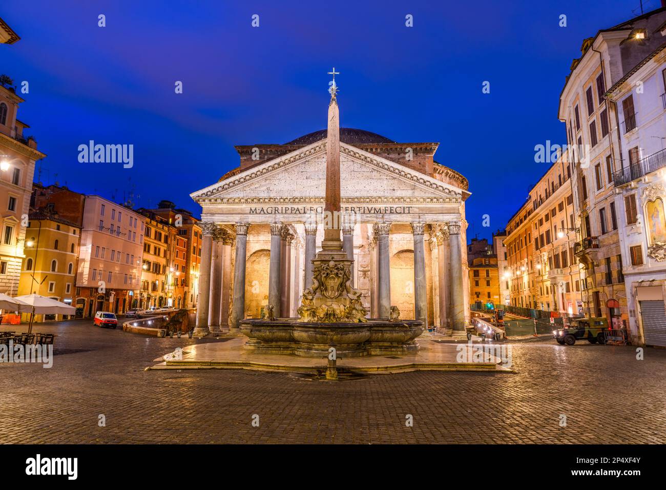 Rome, Italie avec le Panthéon et la Piazza Della Rotonda la nuit. Banque D'Images