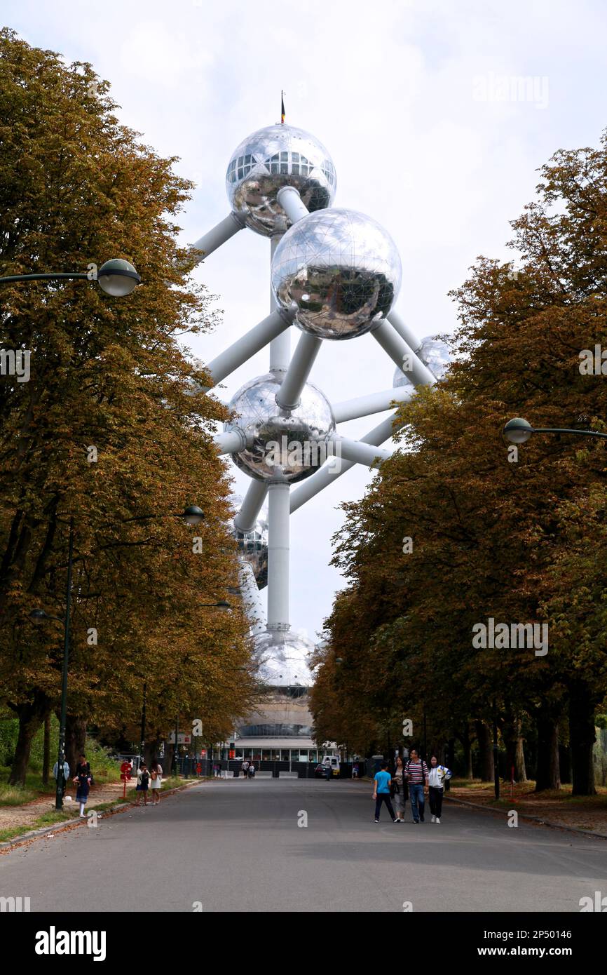 Bruxelles, Belgique - 26 août 2017 : l'Atomium est un bâtiment à Bruxelles construit à l'origine pour l'Expo 58, l'exposition universelle de Bruxelles de 1958. Banque D'Images