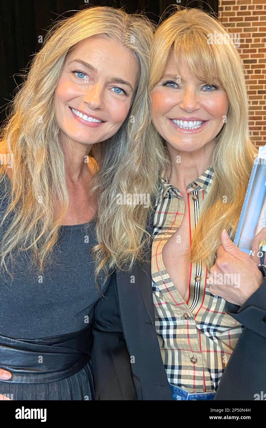Long Island LitFest présente Paulina Porizkova interviewée par le Supermodèle Christie Brinkley -PHOTO: Paulina Porizkova et Christie Brinkley -LIEU: Long Island USA -DATE: 6 mars 2023 -CRÉDIT: IRIS ZIMMERMAN/INSTARimages.com Banque D'Images