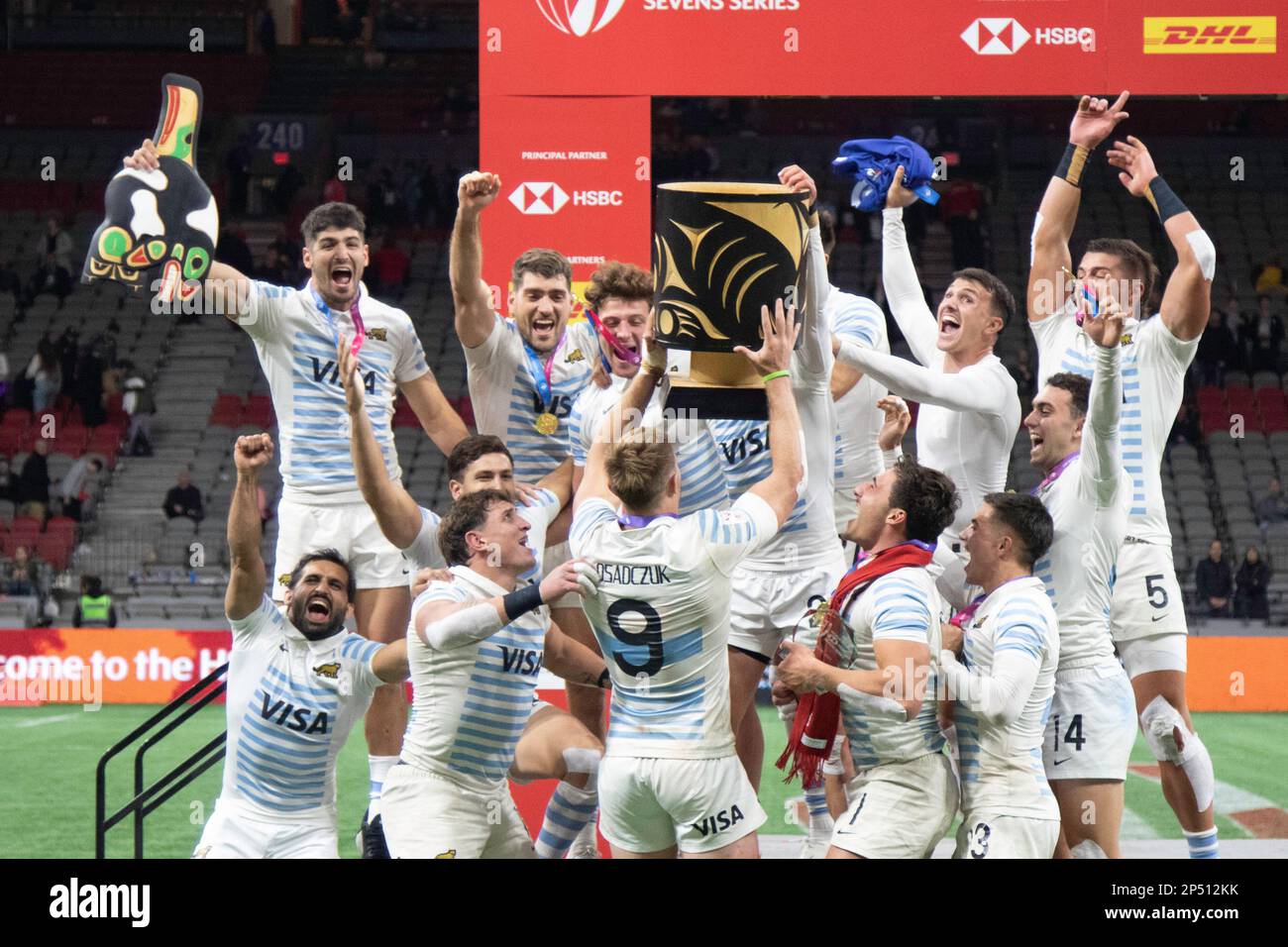 VANCOUVER, CANADA - 05 MARS : les hommes argentins célèbrent la médaille d’or lors de la série HSBC World Rugby Sevens 2023 au stade BC place de Vancouver, au Canada. (Photo par Tomaz Jr/PxImages) Banque D'Images