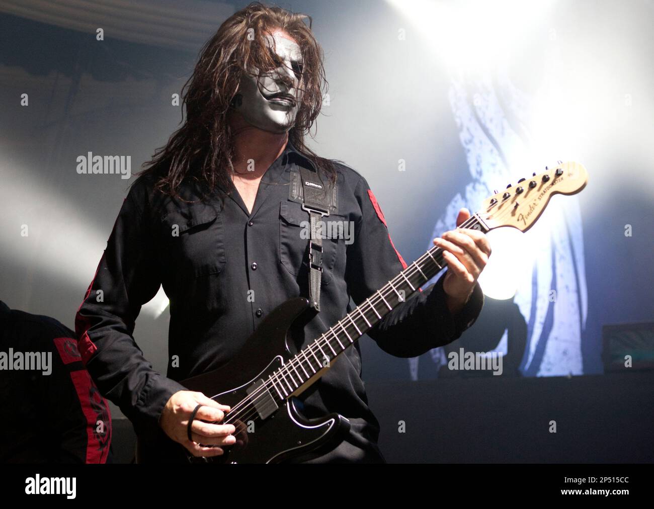 Guitarist Jim Root "#4" of Slipknot performs on stage at the Hollywood Palladium on October 29, 2009 in Hollywood, California. (Photo by Paul A. Hebert/Invision/AP) Banque D'Images