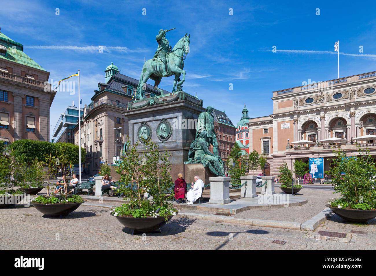 Stockholm, Suède - 24 juin 2019 : statue de Gustav II Adolf (érigée en 1796 par le sculpteur français Pierre l'Archevêque) au milieu de Gustav Adolf Banque D'Images