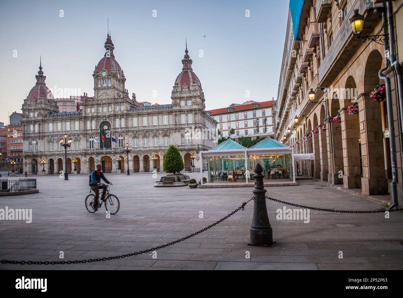 L'hôtel de ville, la place de Maria Pita, ville de La Corogne, Galice, Espagne Banque D'Images