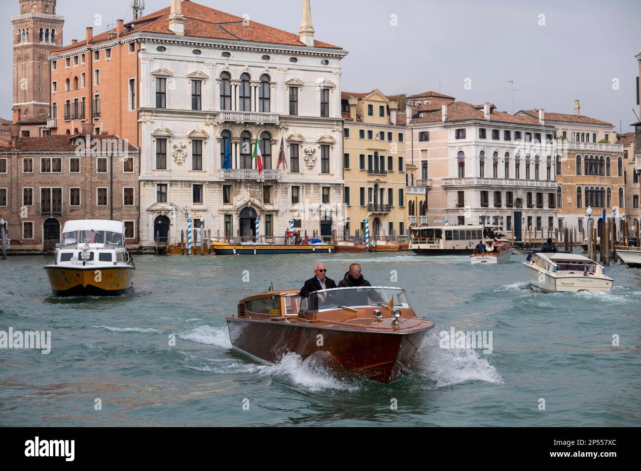 Bateau-taxi le Grand Canal, Venise, Italie Banque D'Images