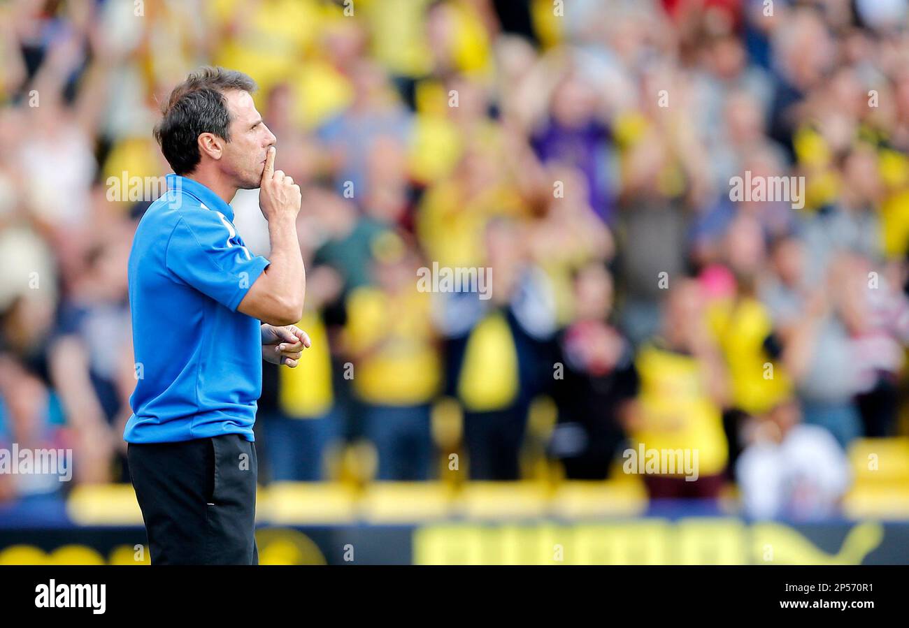 Aug. 10, 2013 - Watford, United Kingdom - Watford's Gianfranco Zola looks on ..Watford v AFC Bournemouth - Championship - Vicarage Road - Watford - England -10/08/2013 - Pic David Klein/Sportimage (Cal Sport Media via AP Images) Banque D'Images