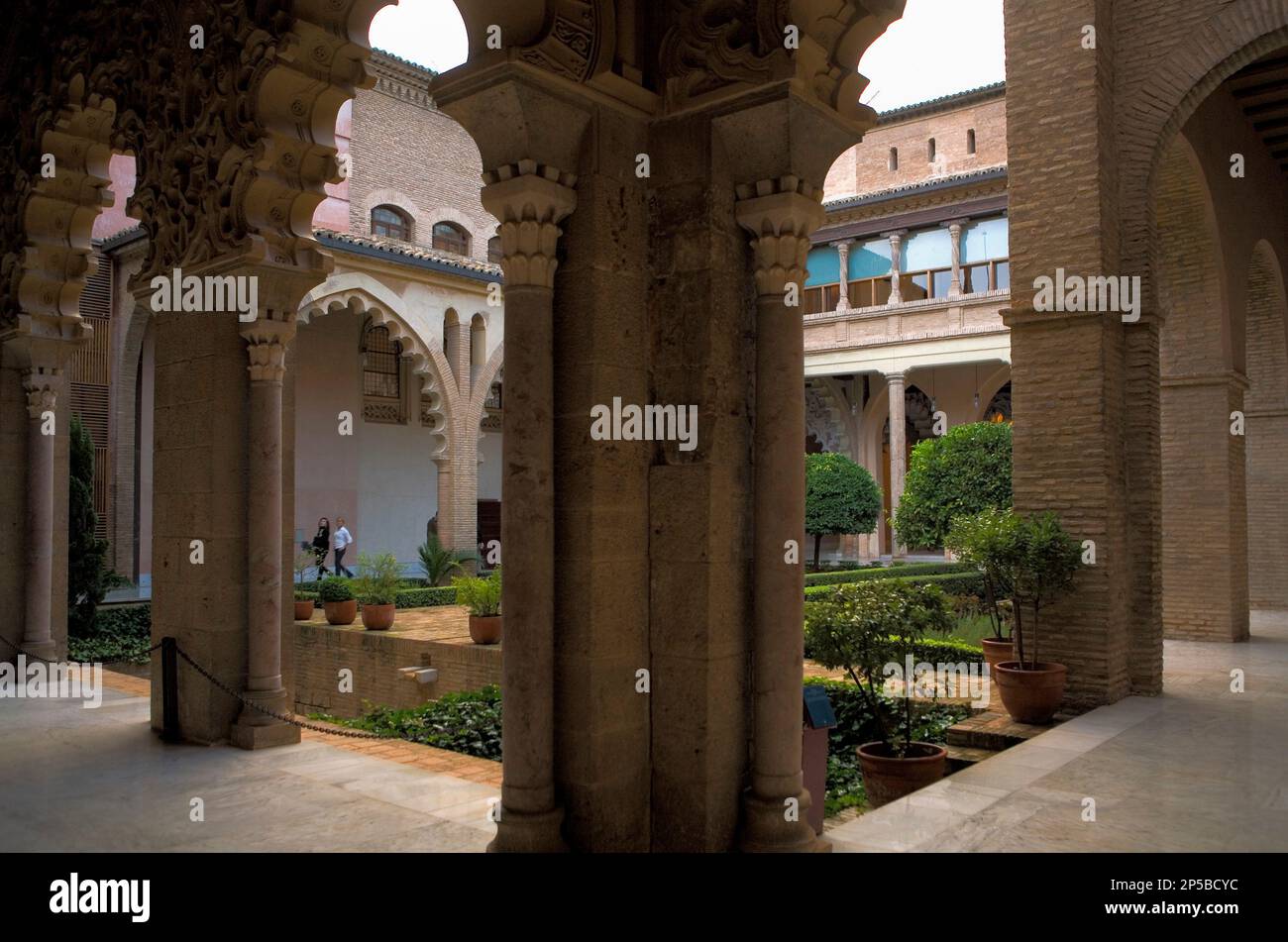 Zaragoza, Aragón, Espagne : Cour de Santa Isabel.Aljafería Palace. Banque D'Images