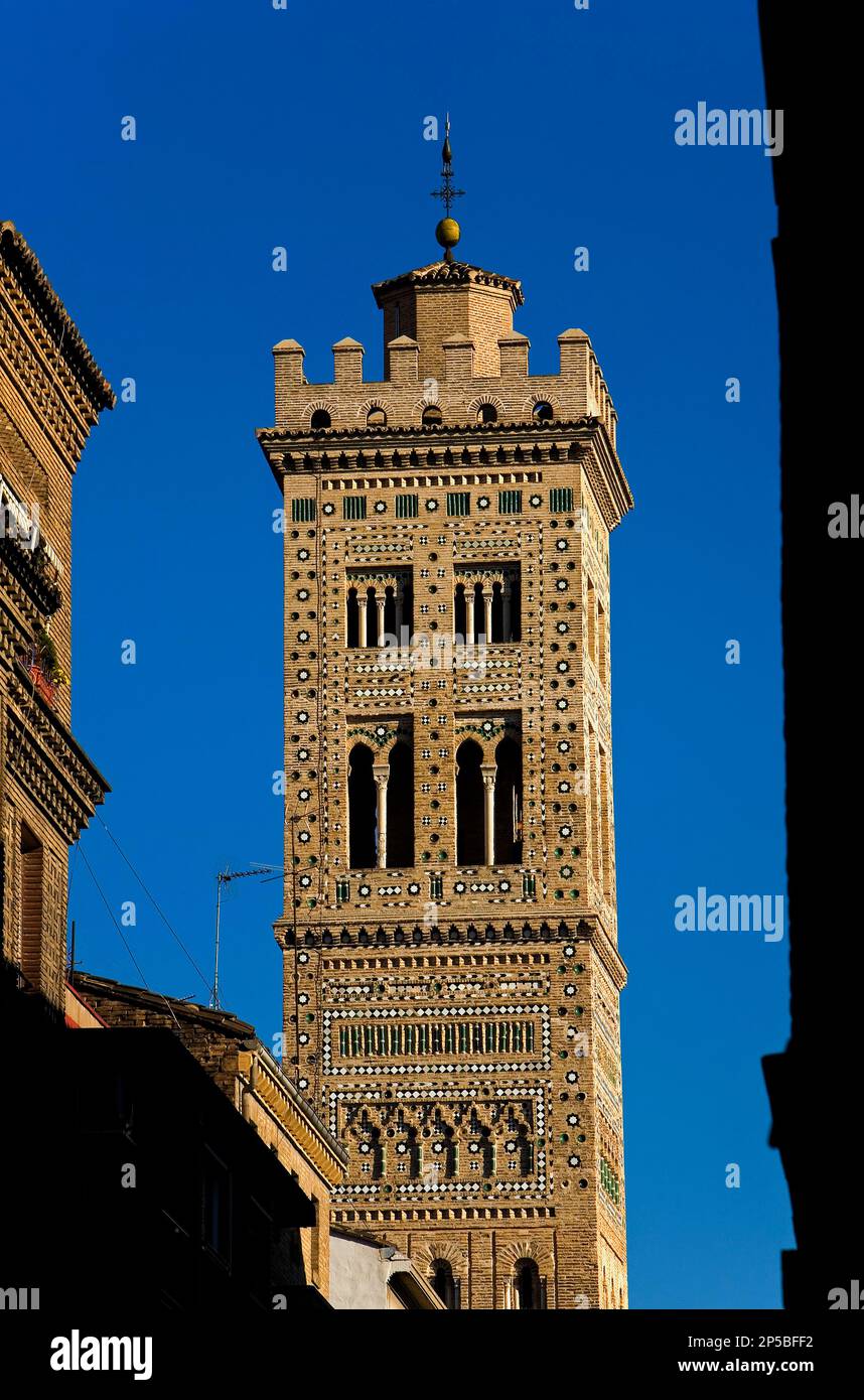 Zaragoza, Aragón, Espagne : clocher de l'église Magdalena. Le style mudéjar Banque D'Images