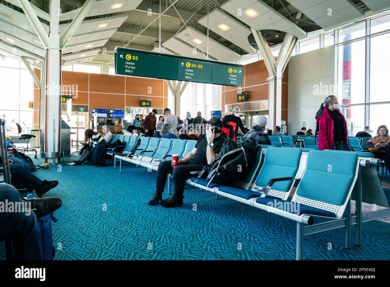 Photo d'une aire d'attente à l'aéroport de Vancouver pendant l'hiver. Banque D'Images