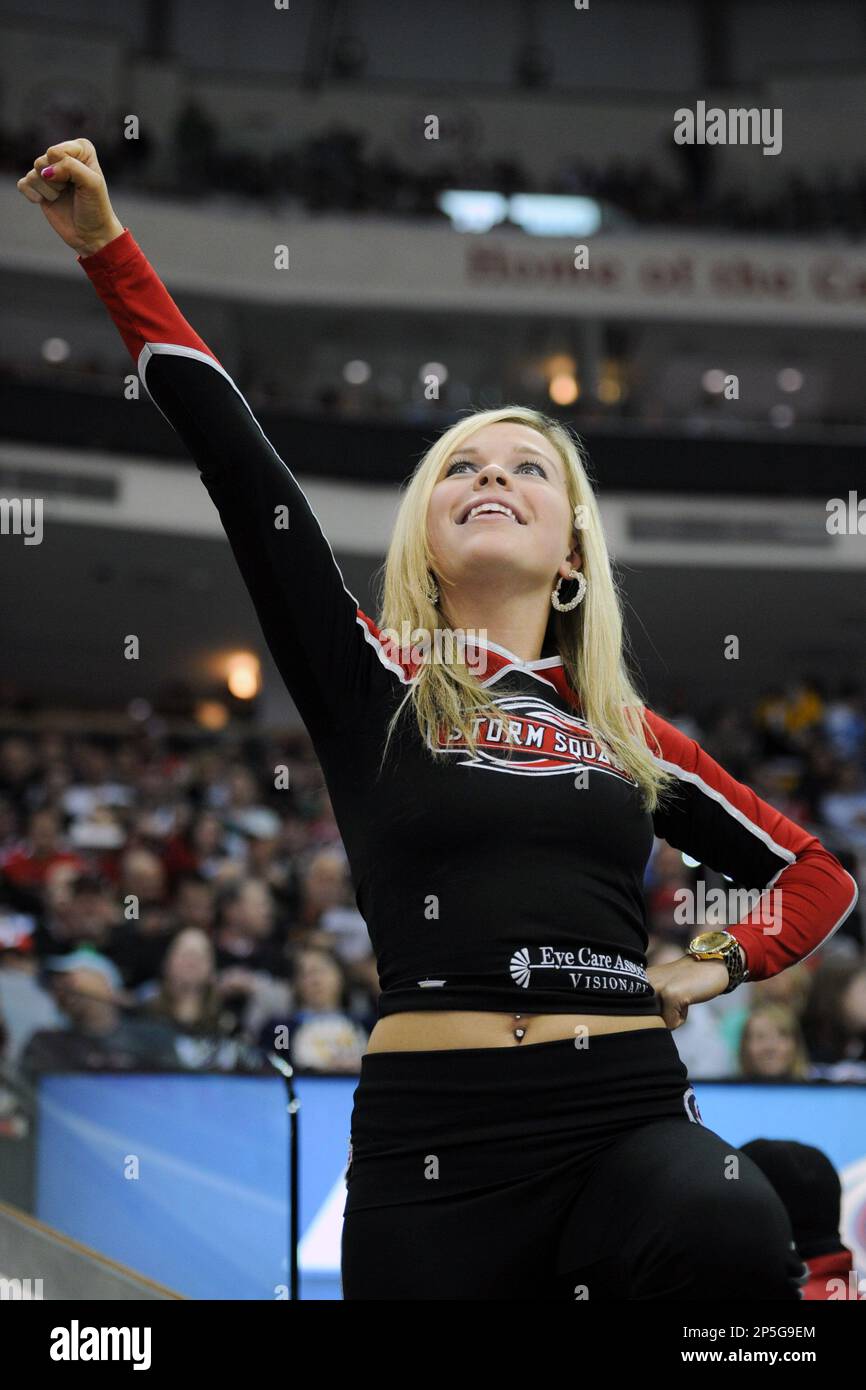 April 9, 2013 - Raleigh, NC, U.S - April 9, 2013: Carolina Hurricanes Storm Squad cheerleaders during NHL game between the Carolina Hurricanes and Pittsburgh Penguins at The PNC Arena, Raleigh, NC. (Cal Sport Media via AP Images) Banque D'Images