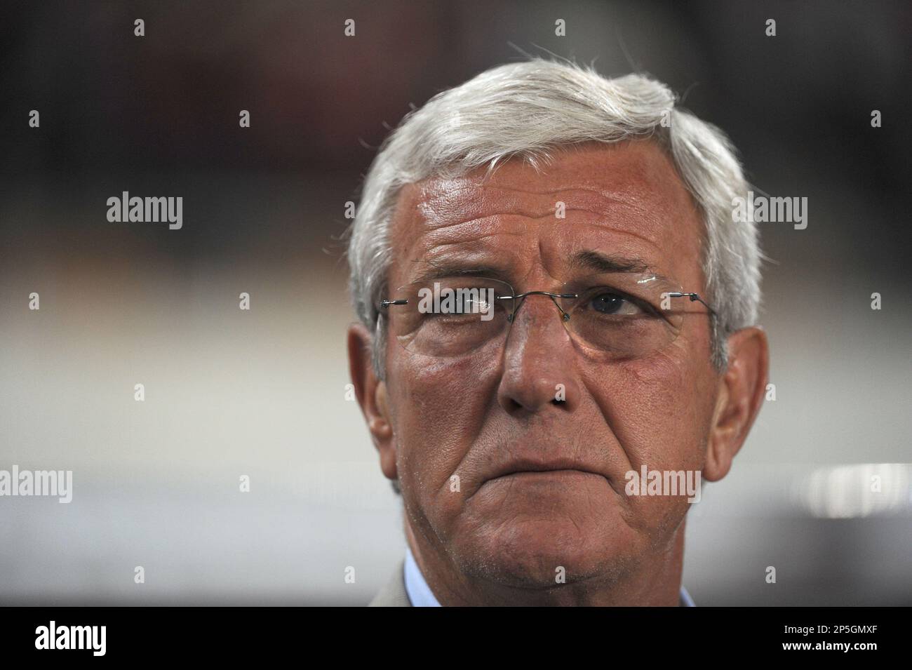 Guangzhou Evergrande's Italian coach Marcello Lippi looks on during a soccer match against Thailand's Muangthong United at the 2013 AFC Champions League in Guangzhou in south China's Guangdong province on Wednesday, April 3, 2013. World Cup-winning Italian coach Marcello Lippi's Guangzhou Evergrande defeated Muangthong United in 4-0.(Photo By Fang Yingzhong/Color China Photo/AP Images) Banque D'Images