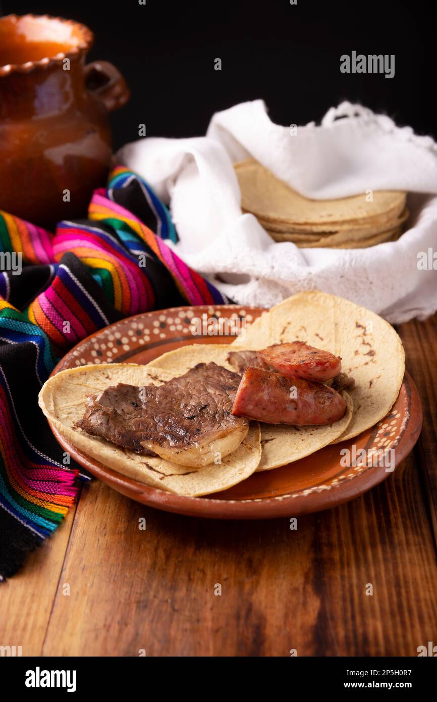 Carne Asada. (Viande rôtie) plat très populaire dans le nord du Mexique, également appelé Asado, Discada ou Parillada, est une technique de cuisine dans laquelle la nourriture est expo Banque D'Images