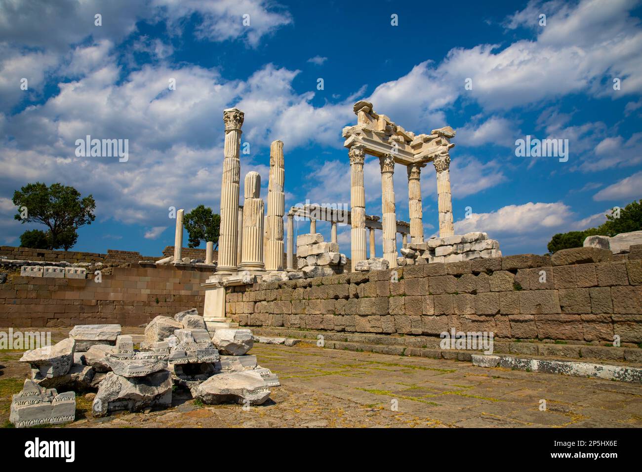 Le Temple de Trajan dans la ville antique de Pergamon Banque D'Images