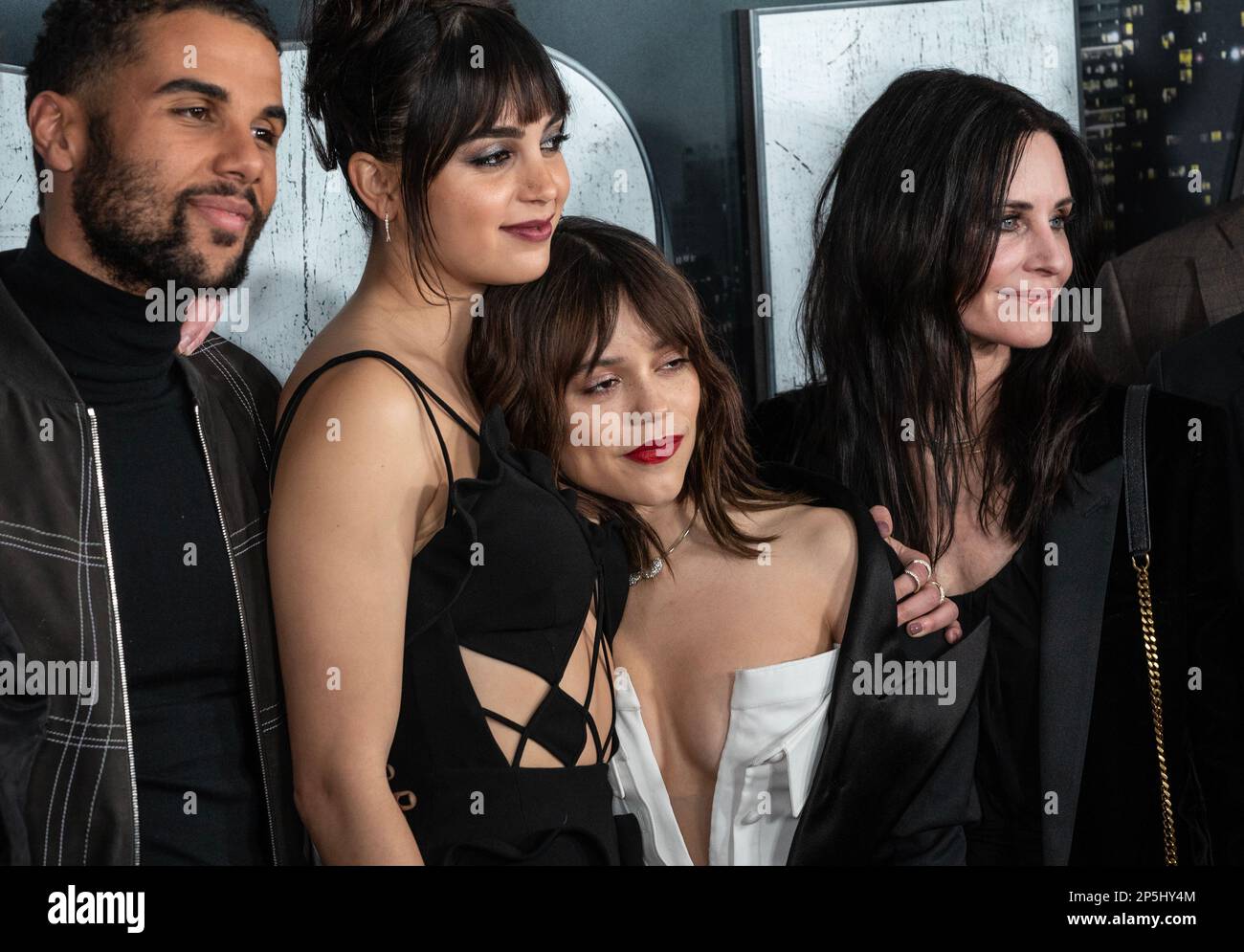 Mason Gooding, Melissa Barrera, Jenna Ortega et Courteney Cox assistent ...