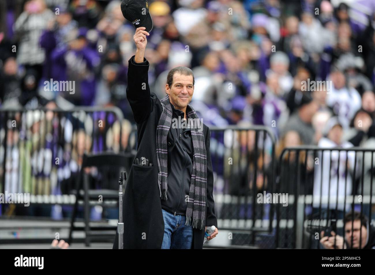 FEB 05, 2013 : Baltimore Ravens owner Steve Bisciotti waves to the enormous crowd noise and volumes during the Baltimore Ravens Super Bowl XLVII victory parade at M&T Bank Stadium of Baltimore, MD. (Cal Sport Media via AP Images) Banque D'Images