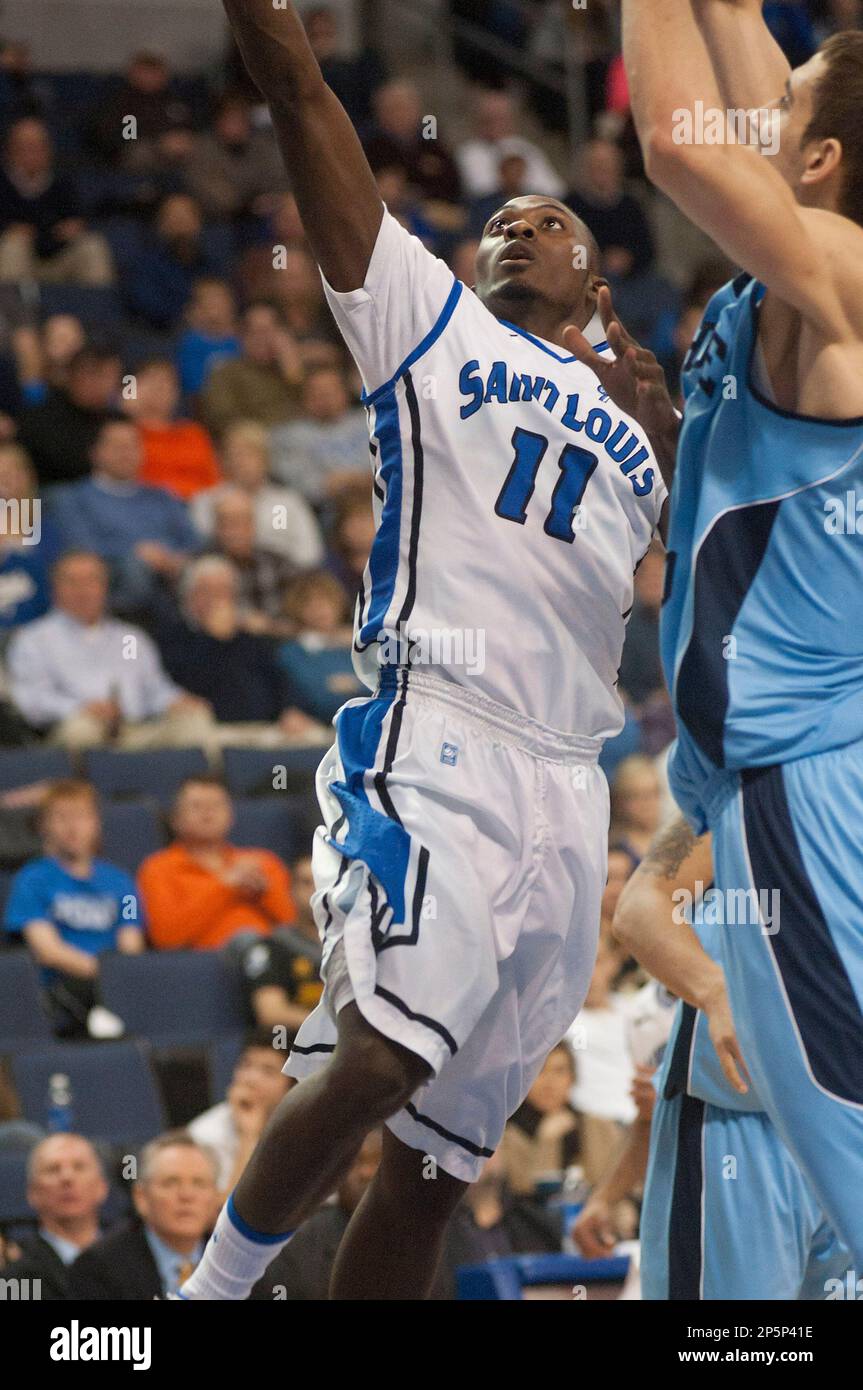 Jan. 19, 2013 - Saint Louis, MO, United States - Mike McCall Jr. #11 of Saint Louis University goes up for the layup in second half of the University of Rhode Island game against Saint Louis University at Chaifetz arena in Saint Louis, MO on January 19th, 2013. (Cal Sport Media via AP Images) Banque D'Images