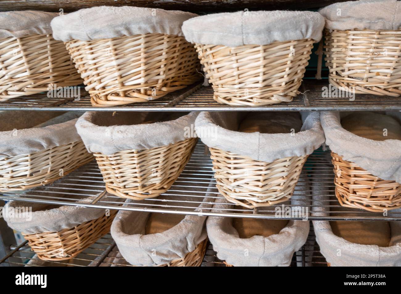 banderoles empilées de pain pour la production de boulangerie Banque D'Images