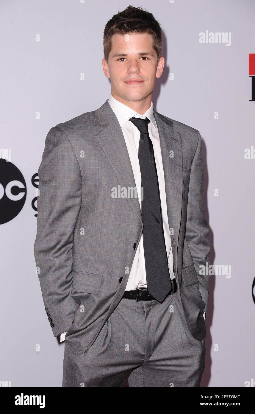 UNIVERSAL CITY, CA - SEPTEMBER 21: Actor Max Carver arrives at the Disney ABC Television Group Hosts "Desperate Housewives" Final Season Kick-Off Party on September 21, 2011 in Universal City, California. (Photo by Jordan Strauss/Invision/AP Images) Banque D'Images