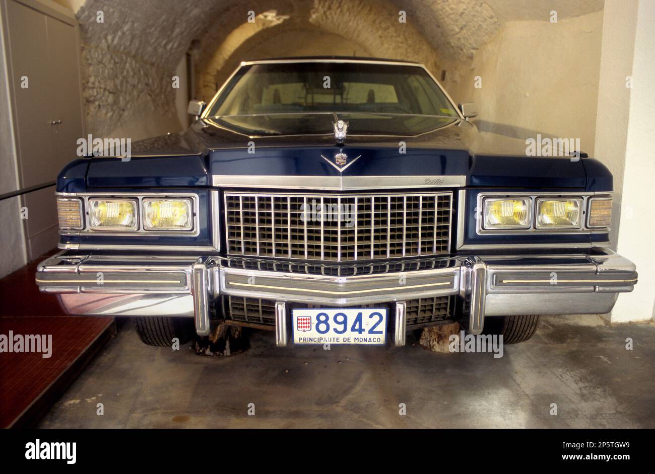 Púbol. - Musée Château Gala-Dalí. Cádillac dans le garage.Costa Brava. Province de Gérone. La Catalogne. Espagne Banque D'Images