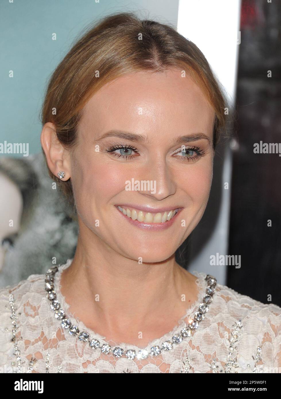 WESTWOOD, CA - FEBRUARY 16: Actress Diane Kruger arrives at the "Unknown" Los Angeles Premiere at Mann Village Theatre on February 16, 2011 in Westwood, California. (Photo by Jordan Strauss/Invision/AP Images) Banque D'Images