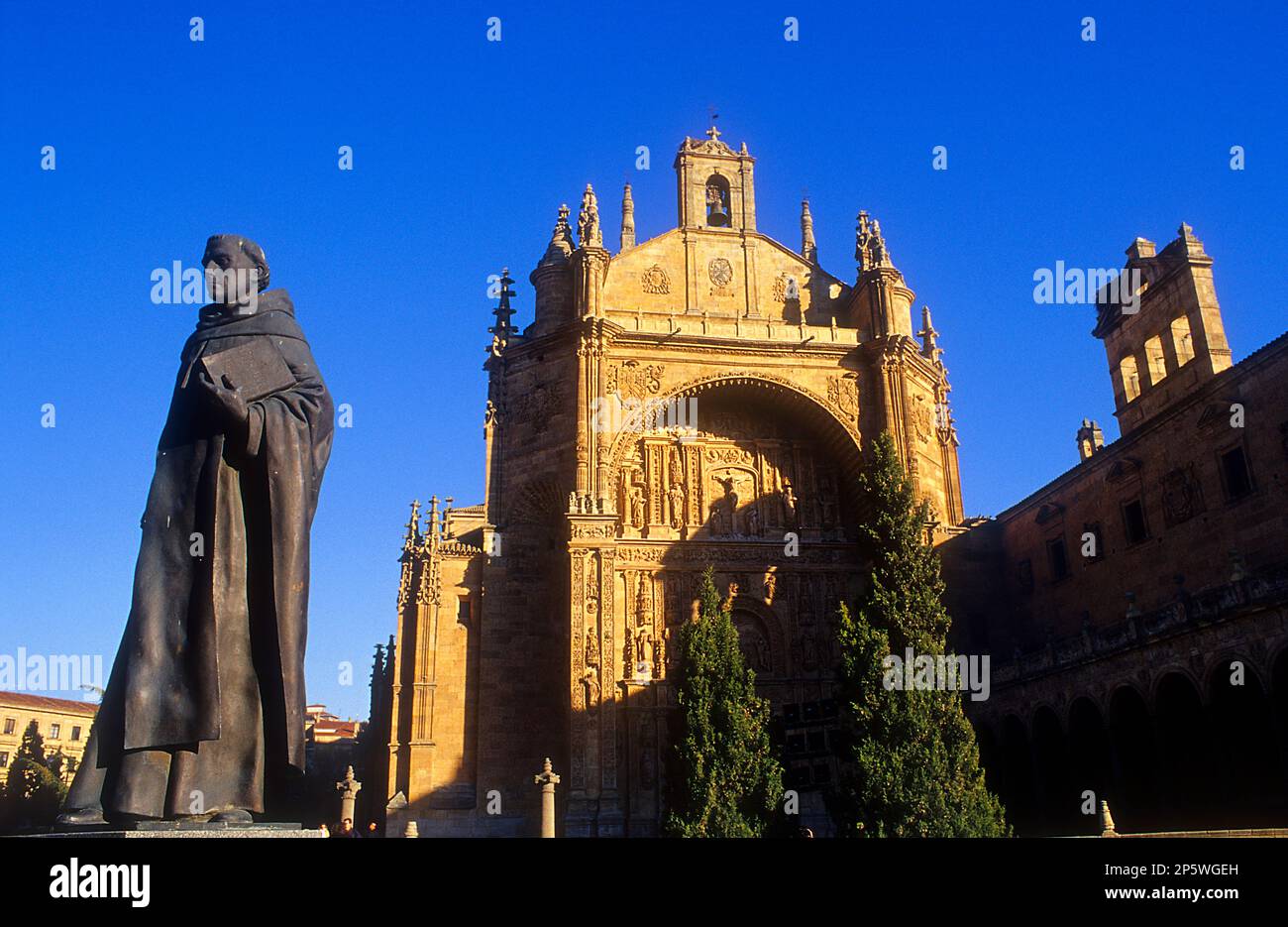 Monument à Francisco de Vitoria et San Esteban de Salamanque, Espagne,Église Banque D'Images